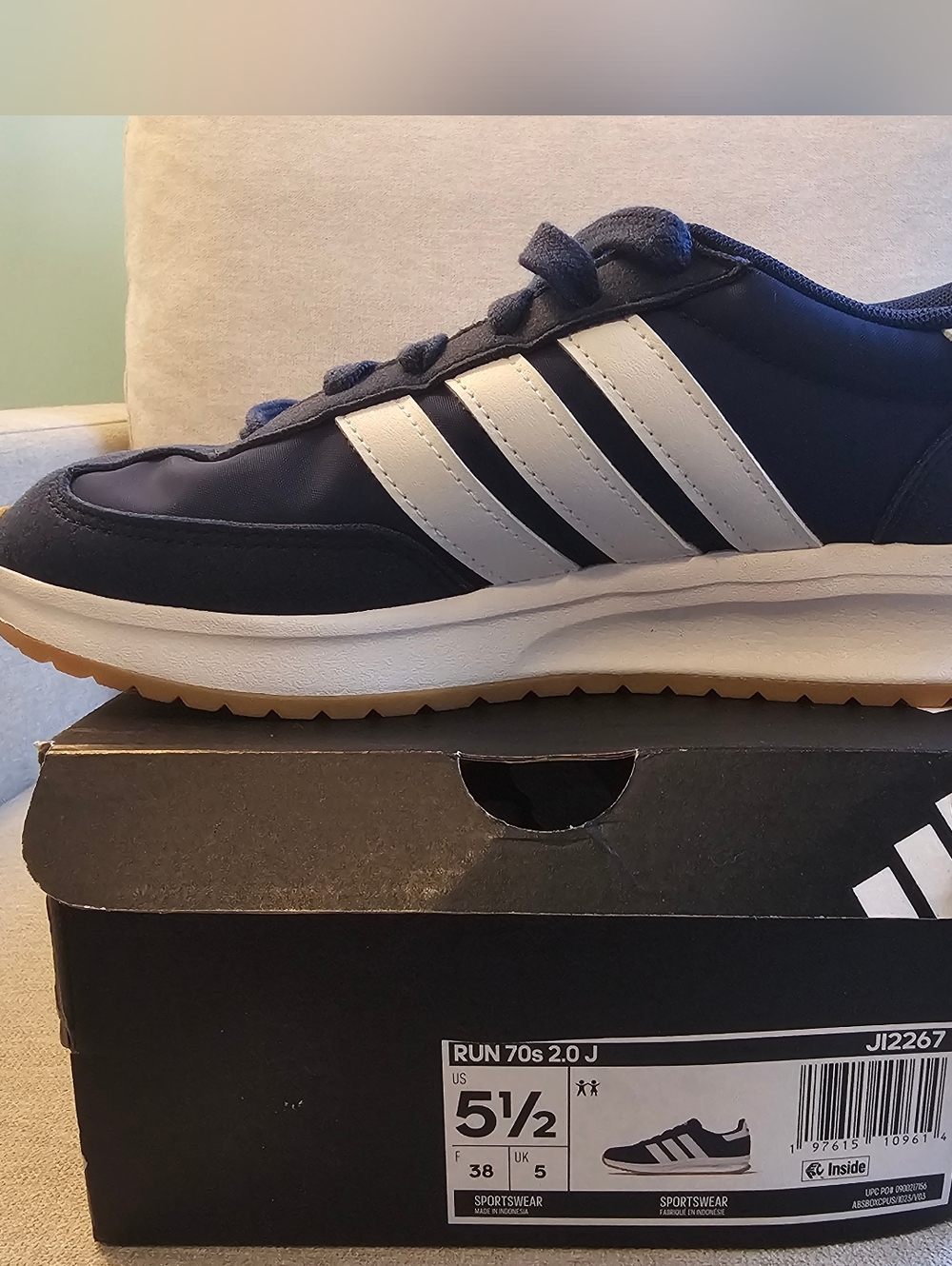 NWT Adidas Kids Run 70's 2.0- Navy/White- Size 5.5 - Picture 1 of 3